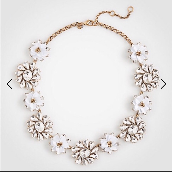 Ann Taylor Flower Necklace - Picture 2 of 12